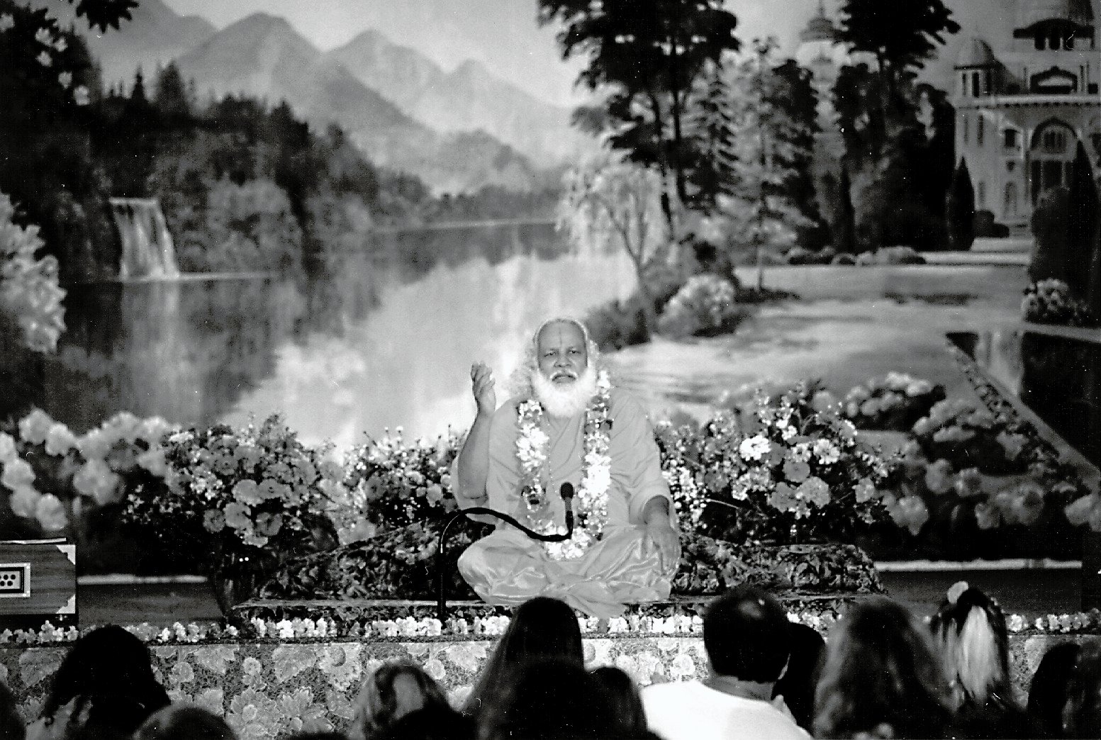 Cosmic Understanding: Soul, Maya, and God as Discussed by Swami Prakashanand Saraswati